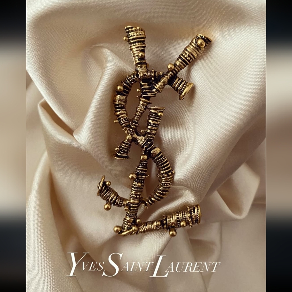 Brooch